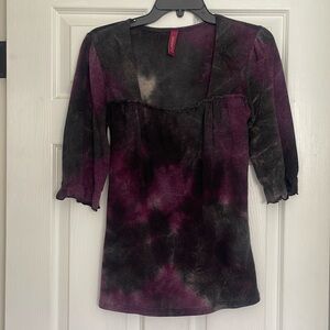 Small multi colored half sleeve sweater